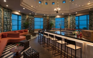 Hilton Bar 1